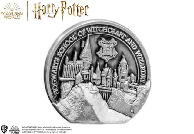 Hogwarts Standing Medal Reverse Image