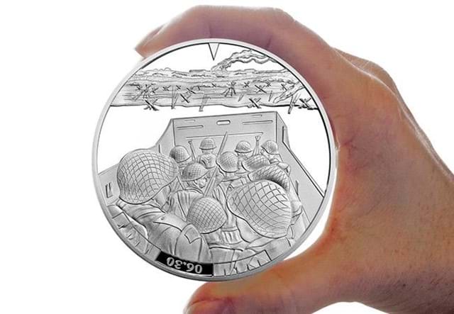 D Day 75Th Beach Assault Silver Proof 5Oz Coin In Hand