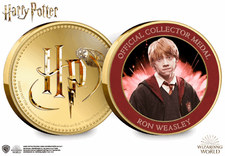 This official Harry Potter medal features on the reverse a full
colour image of Ron Weasley. It has been protectively encapsulated in official Harry Potter packaging.