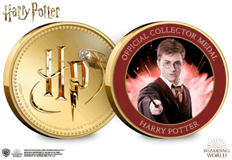 This Official Harry Potter medal features on the reverse a full colour image of Harry Potter. It has been protectively encapsulated in official Harry Potter packaging.