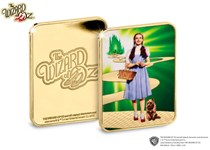 The Wizard of Oz Collector Ingot features a full colour image of Dorothy and Toto. The ingot also features the Wizard of Oz logo on the obverse, and has been plated in 24-carat gold.