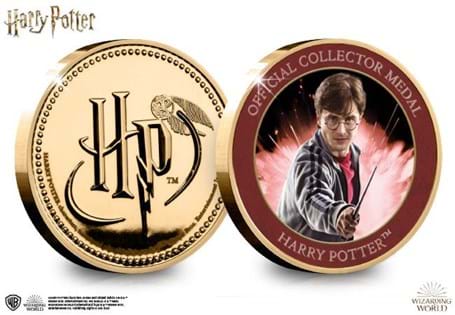 This Official Harry Potter medal features on the reverse a full colour image of Harry Potter. It has been protectively encapsulated in official Harry Potter packaging.