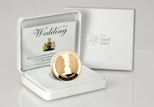 UK 2011 Will and Kate £5 Gold Proof in box