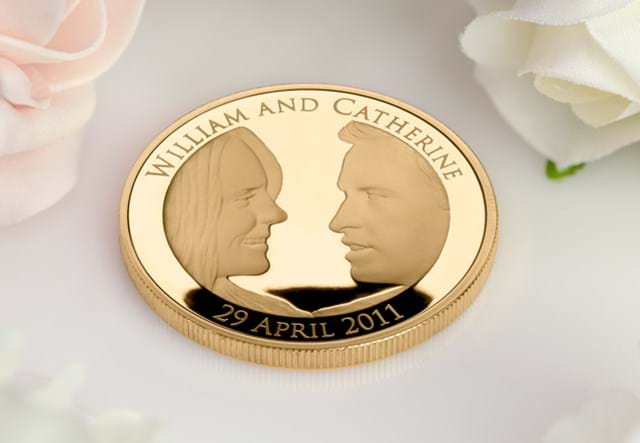 UK 2011 Will and Kate £5 Gold Proof with flowers