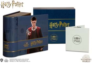LS-2021-50-Euros-MDP-Harry-Potter-Hogwarts-Crest-colour-Piedfort-coin-box-closed.jpg