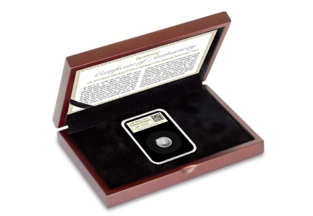 The Queen's Official Birthday 2022 1/10oz Platinum DateStamp™ Issue in display case