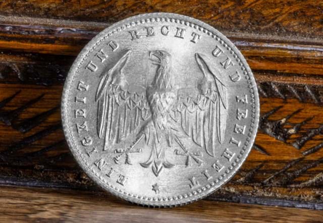 200 Mark Coin Reverse Close Up 2