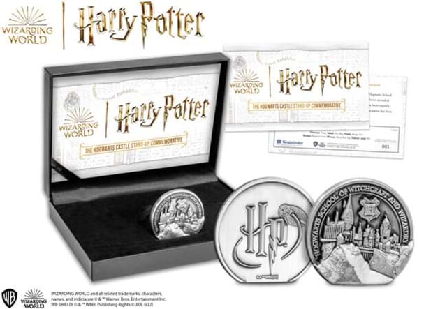 Hogwarts Standing Medal With Display Box