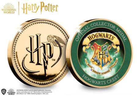 This official Harry Potter medal features on the reverse a full colour image of the Hogwarts Crest. The obverse features the Harry Potter logo.