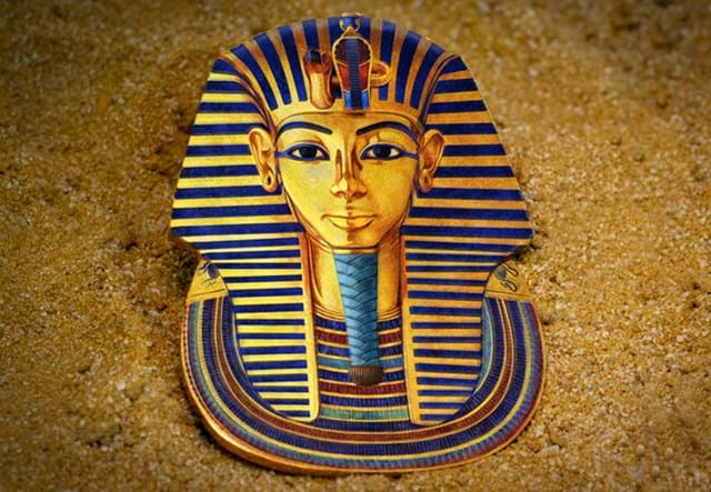 Tutankhamun Masterpiece Reverse In Sand