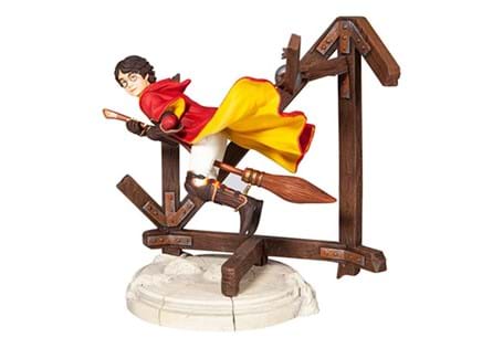 This 'Rogue Bludger' Harry Potter model features Harry on his Nimbus 2000 evading an enchanted bludger. Each piece is crafted from high- quality cast stone and hand-painted. 
