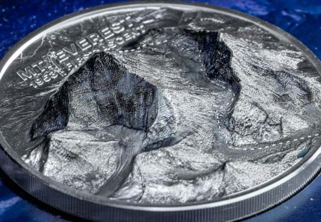 Mount Everest 2Oz Silver Lifestyle 03 (1)