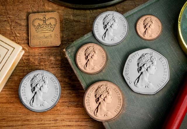 UK 1971 Proof Set Lifestyle 03