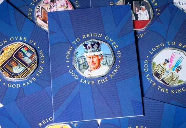 Coronation Commemorative Page Lifestyle 06
