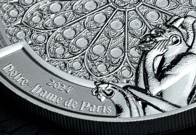 2024 Notre Dame Silver 3Oz Close Up 06