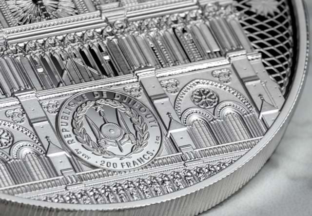 2024 Notre Dame Silver 3Oz Close Up 03