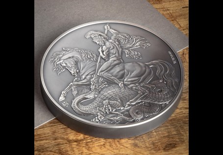 Your Kilo coin from the East India Company is the first to feature King Charles III on the obverse. It also features a stylised version of St George & the Dragon by William Wyon on the obverse.
