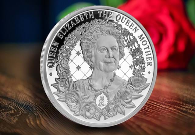Queen Mother Silver £5 Lifestyle 01