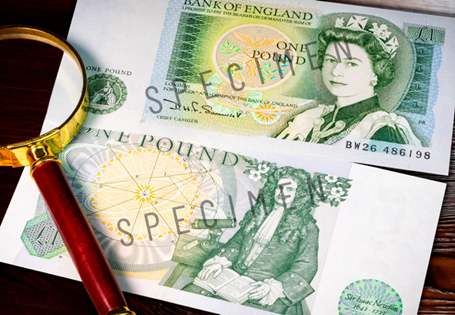 This £1 banknote was issued in 1981-1984. It reverse features Isaac Newton, and the obverse features a portrait of HRH Queen Elizabeth II, and the Chief Cashier signature of D H F Somerset.