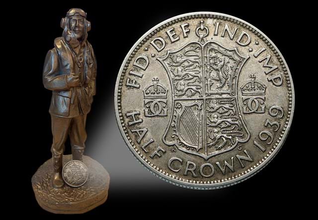 Half Crown Statue Coin Pull Out