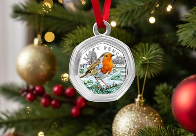 2025 Robin 50P In Bauble SINGLE Lifestyle 1