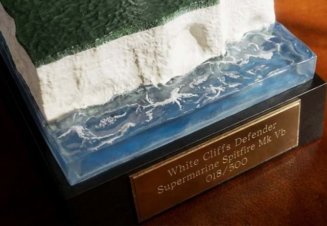 White Cliffs Statue Lifestyle 4 1300X900