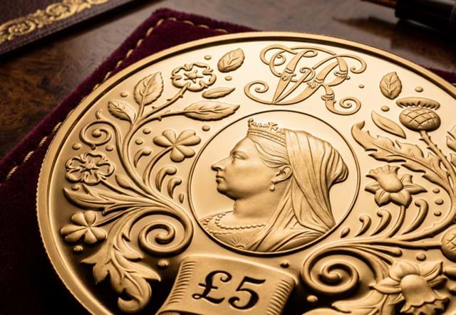 2026 Queen Victoria Gold £5 Lifestyles 2